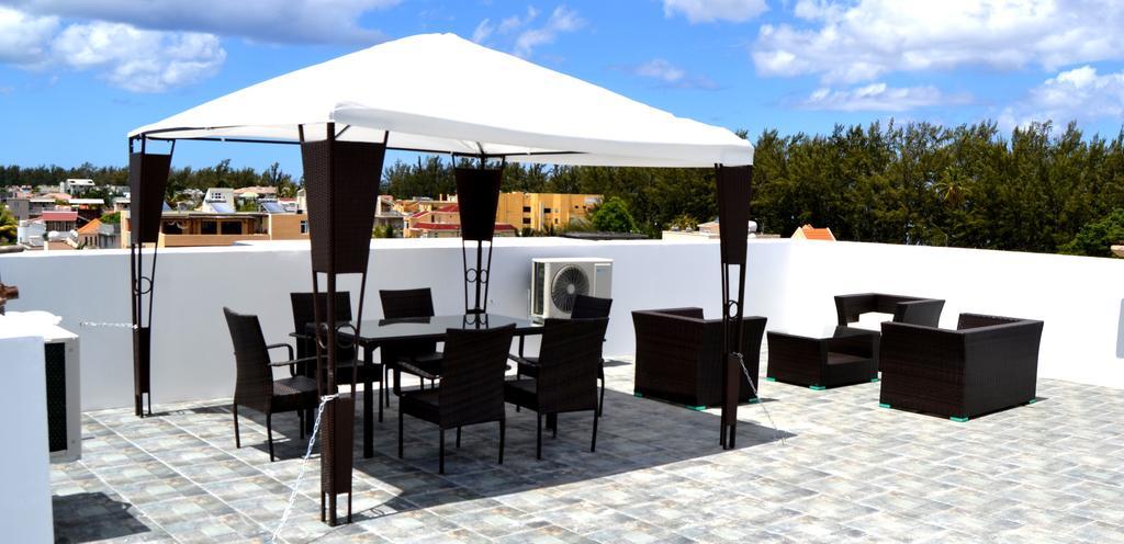 Flic En Flac Beach Penthouse Εξωτερικό φωτογραφία